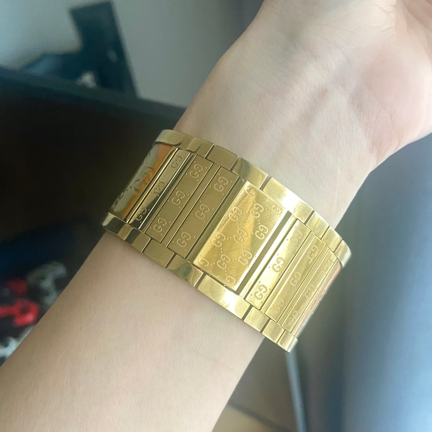 GUCCI 112 Twirl Gold Tone