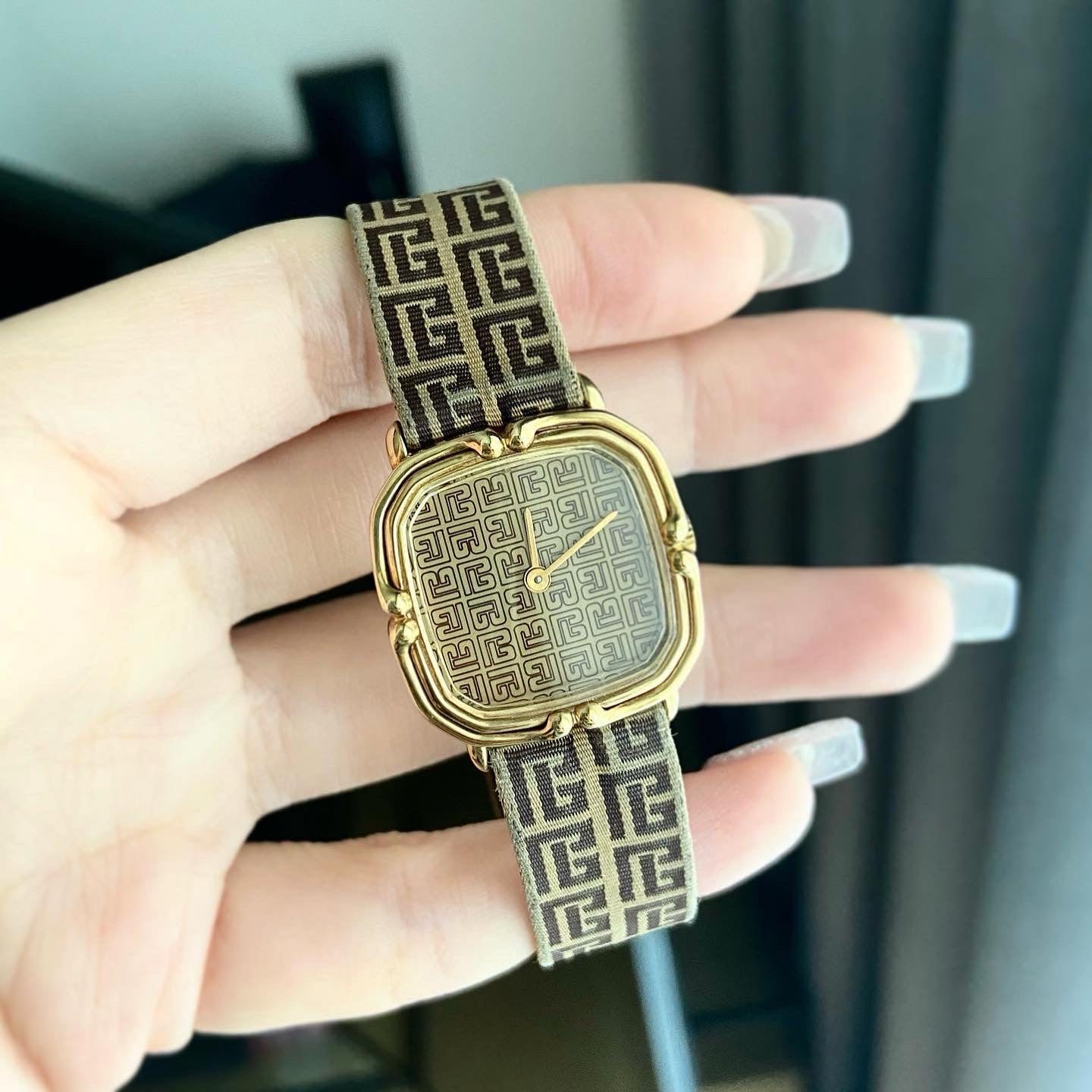 Pierre Balmain Hand-winding