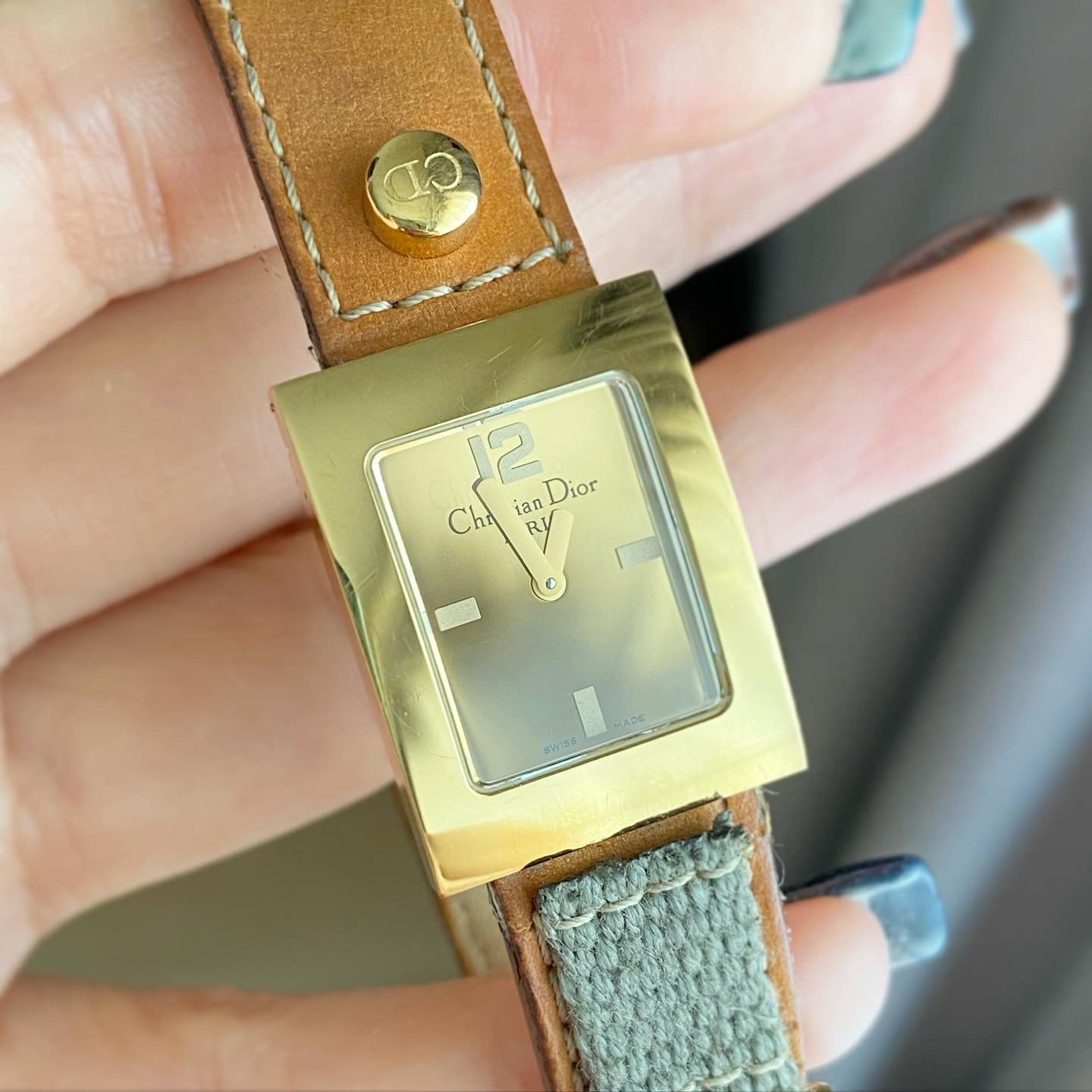 Gold tone