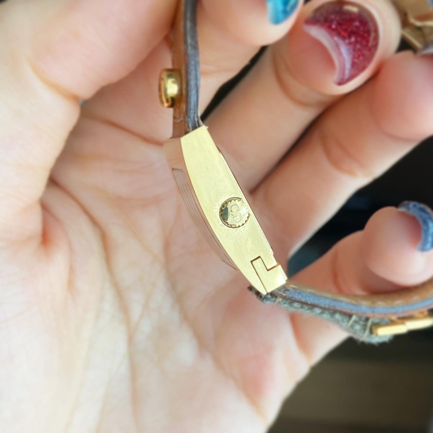 Gold tone