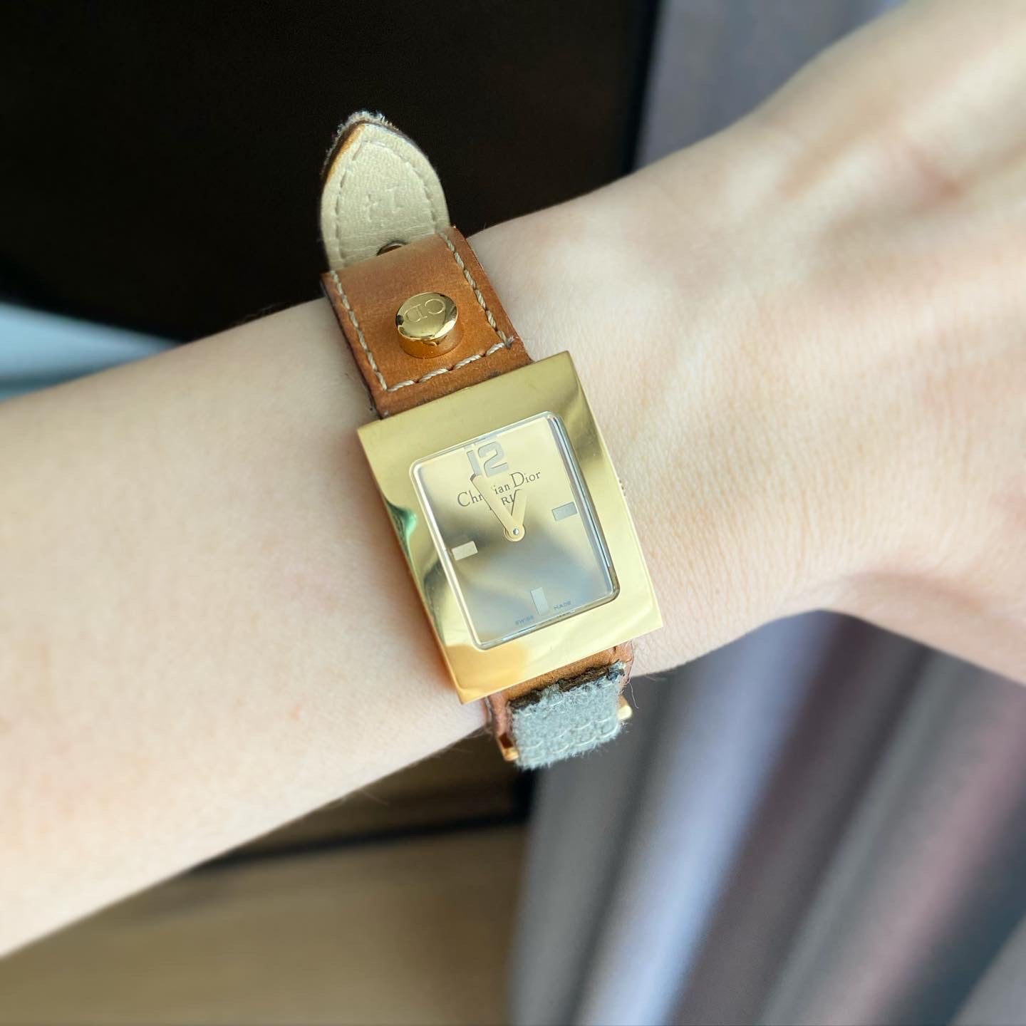 Gold tone