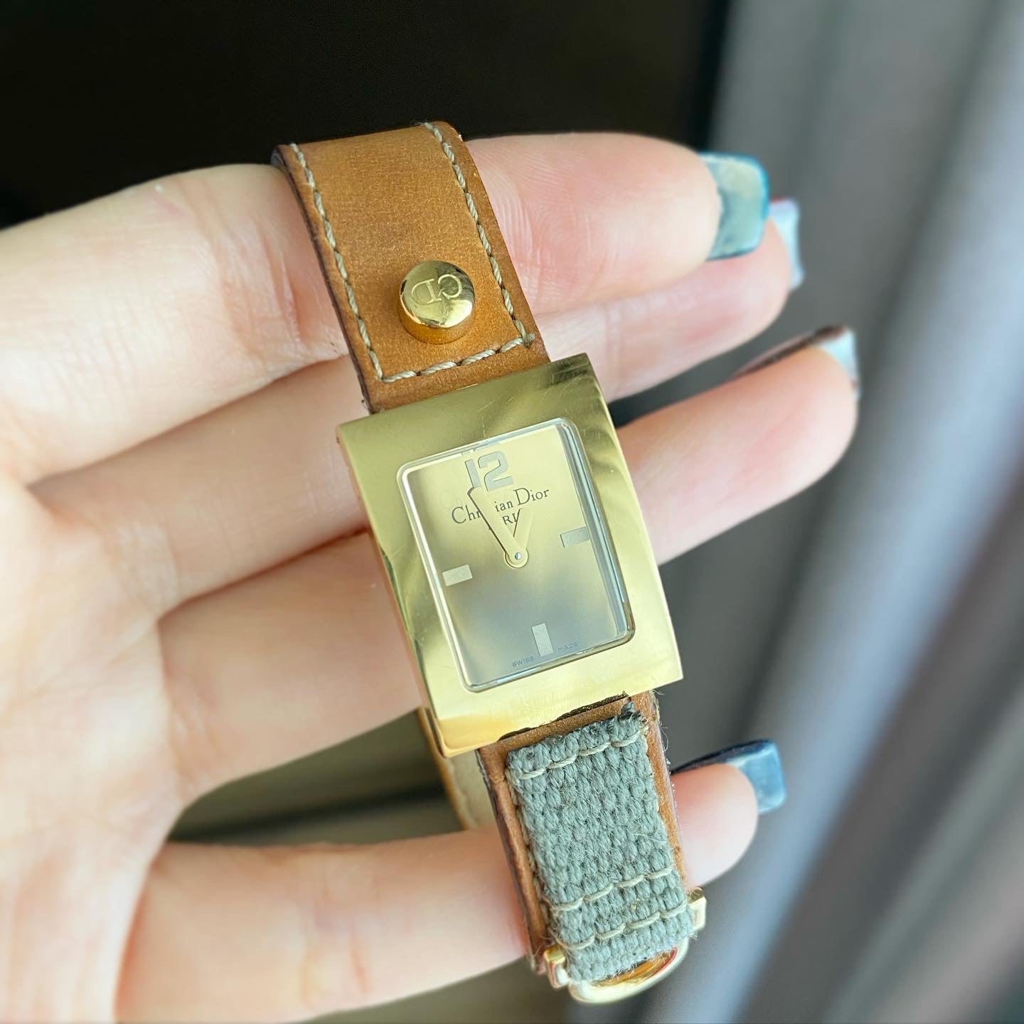 Gold tone