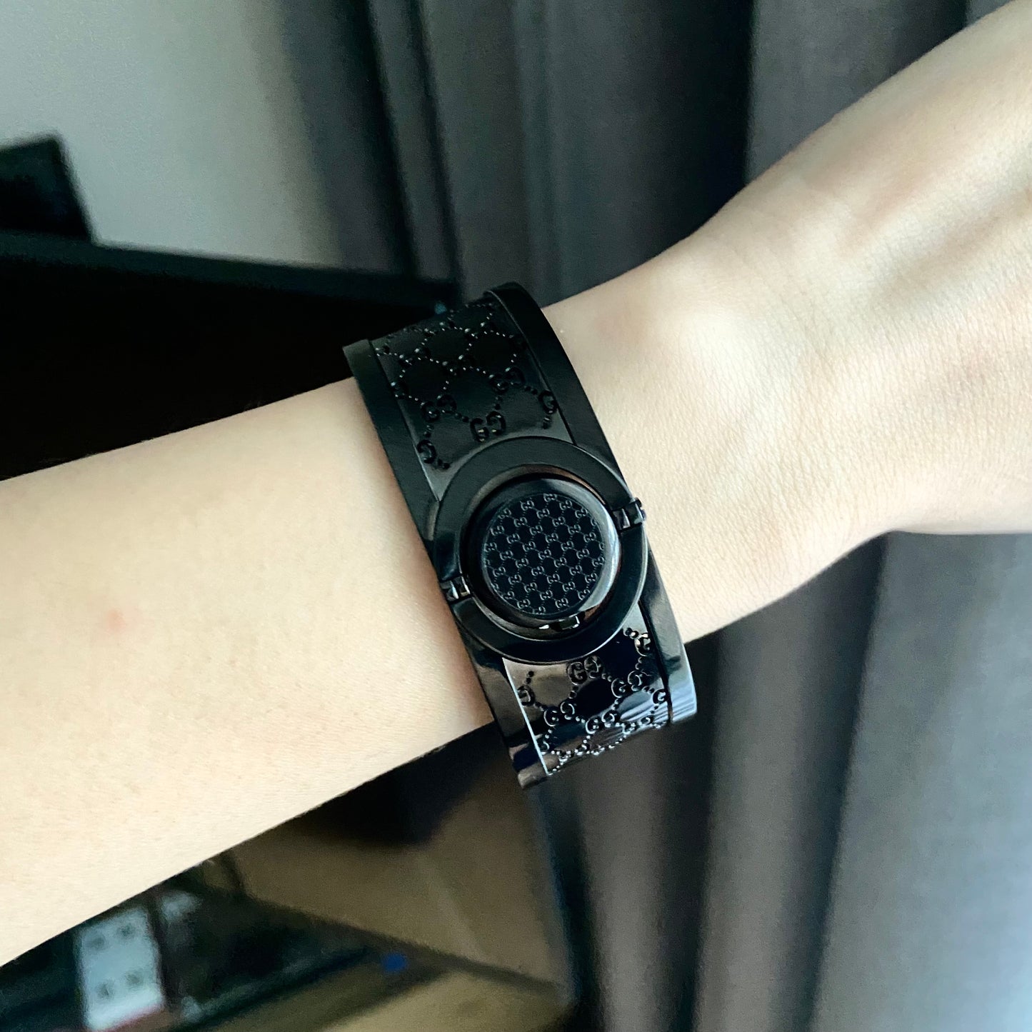 GUCCI 112 Twirl So Black