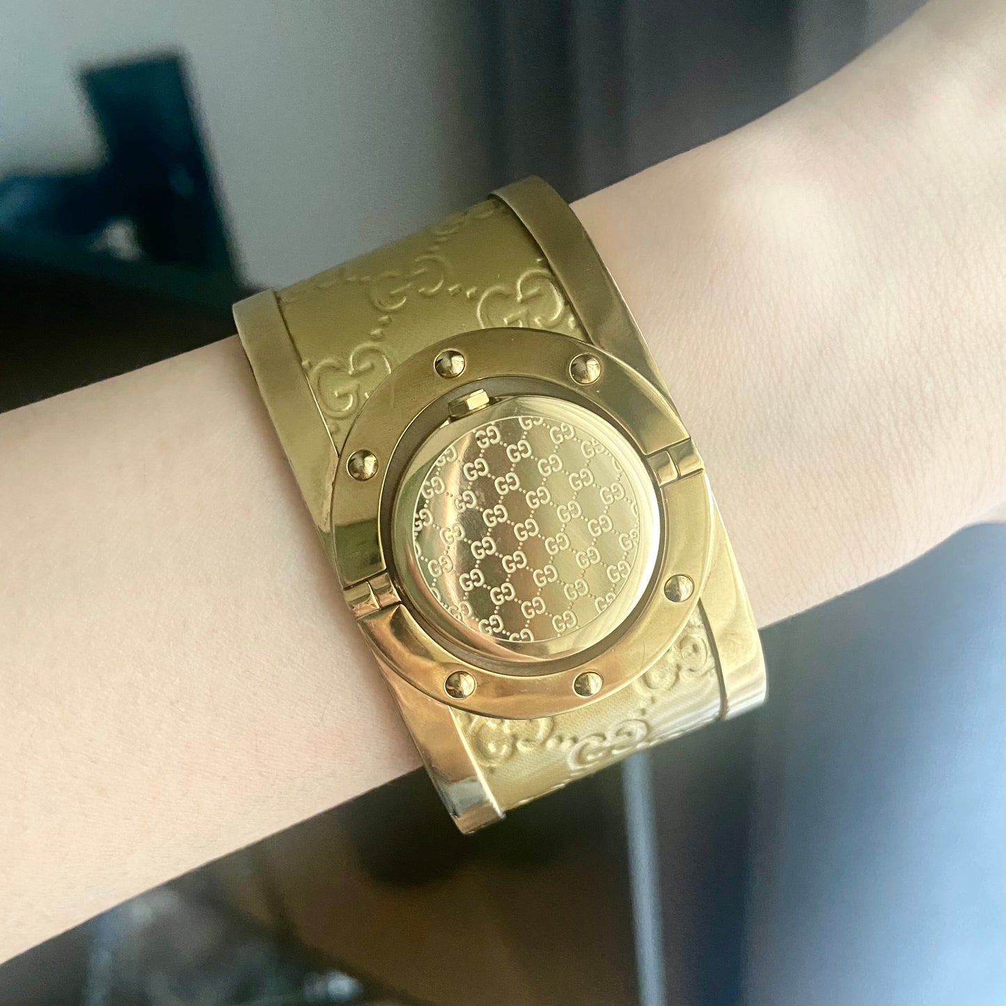GUCCI 112 Twirl Gold Tone