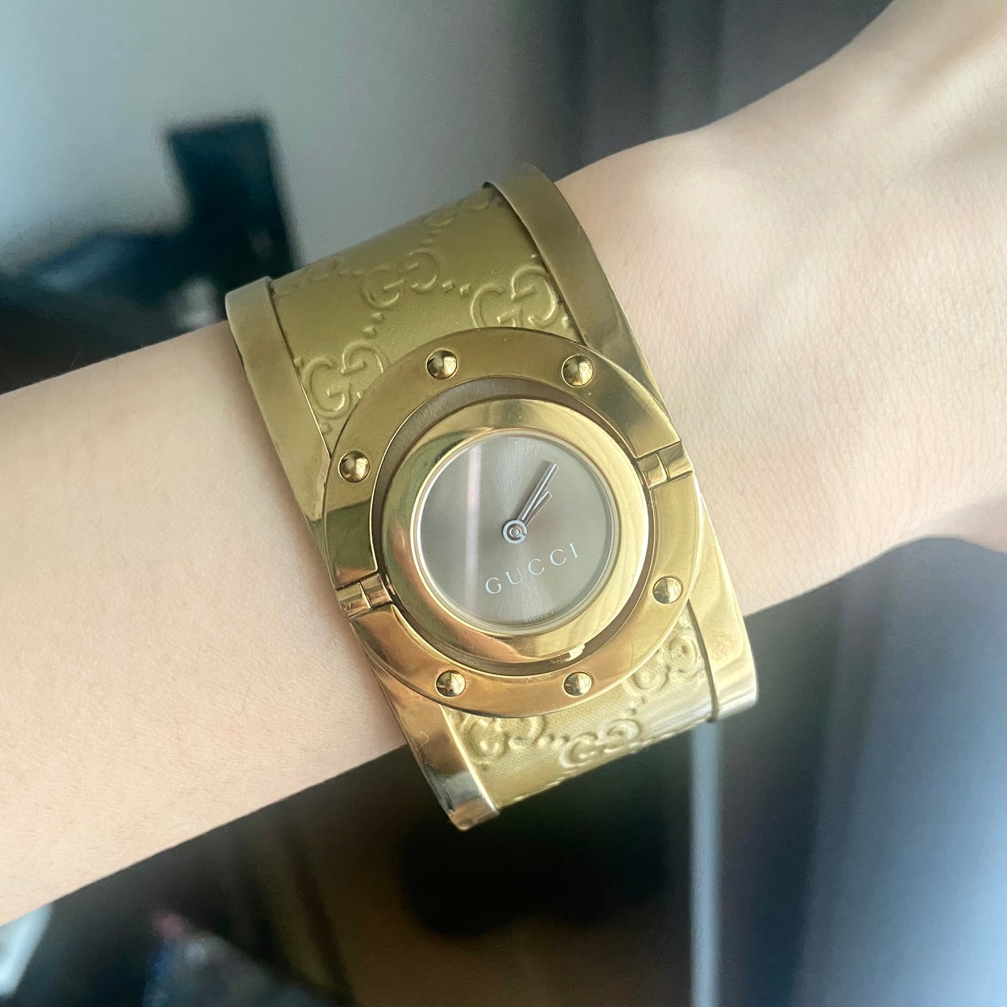 GUCCI 112 Twirl Gold Tone