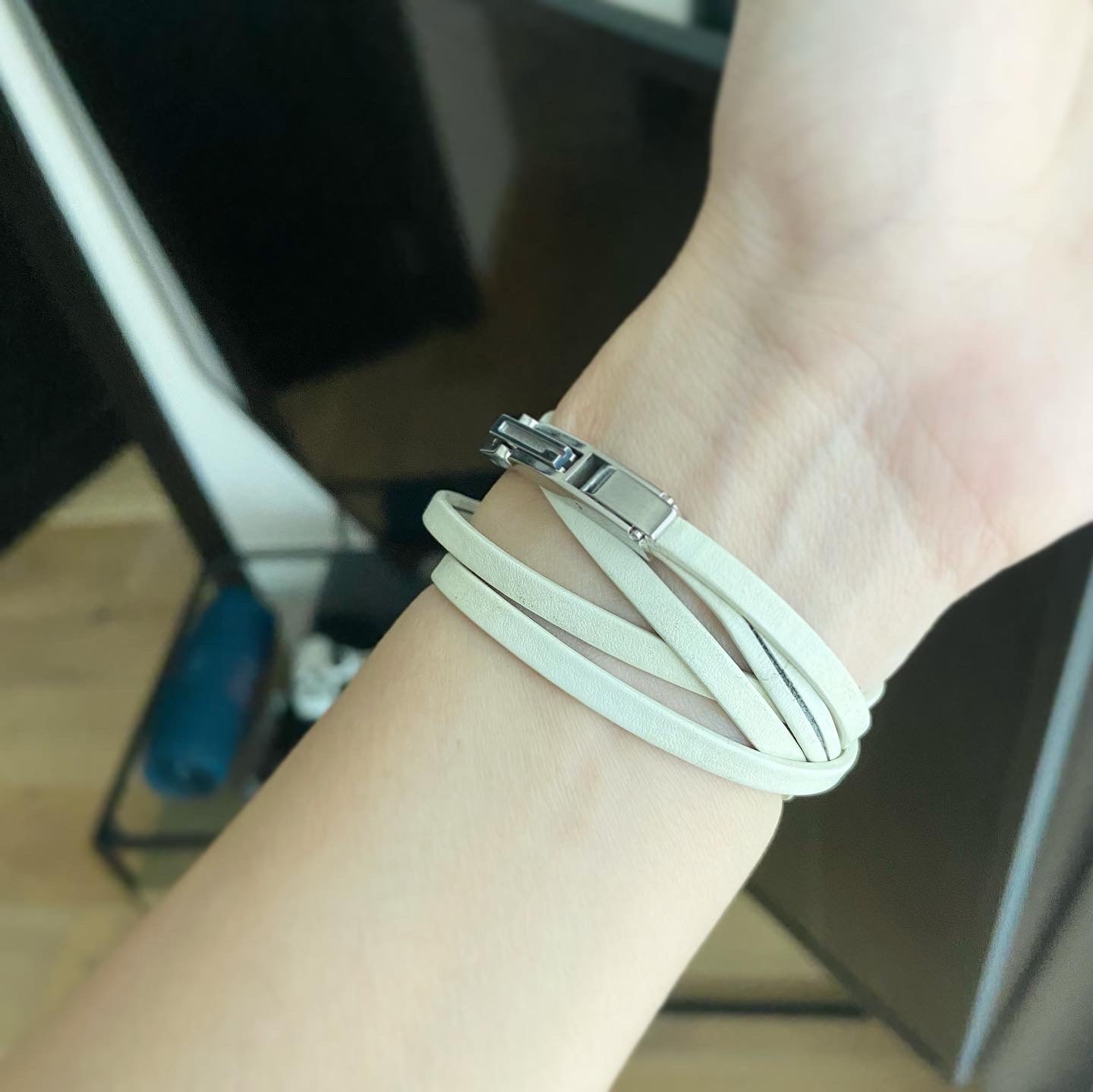 GUCCI 6100L Double Wrap Strap