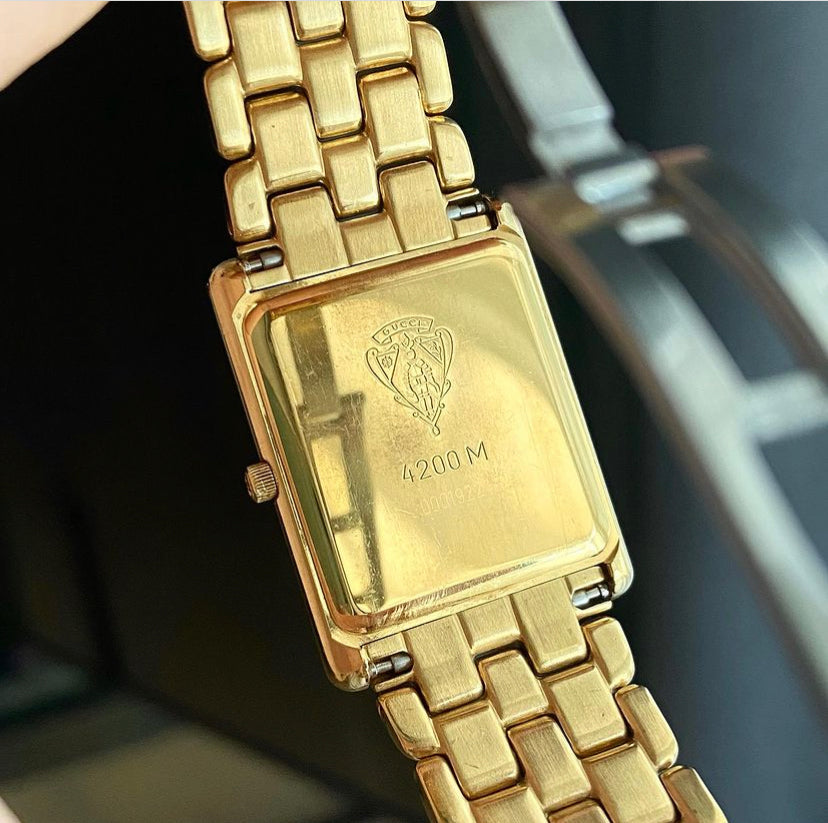 Gucci 4200m gold watch best sale