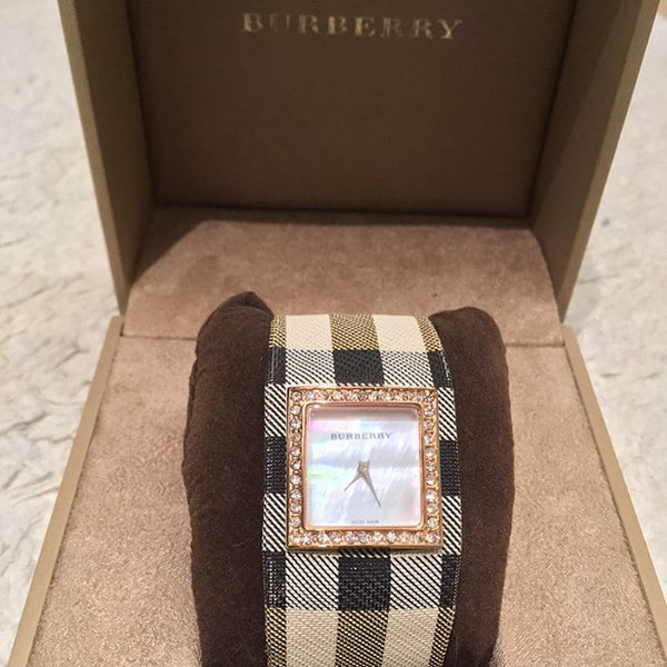 BURBERRY H684 Ladies Size SS