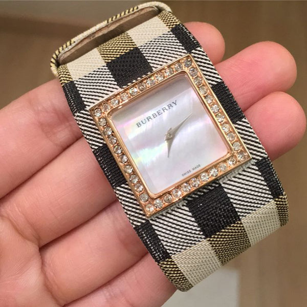 BURBERRY H684 Ladies Size SS