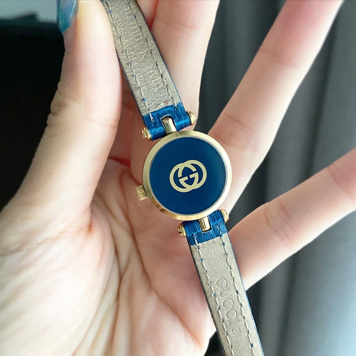 Gucci hotsell 2000l watch