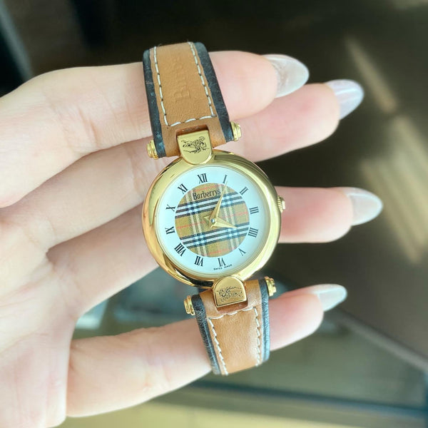 BURBERRY watch (Authenticity guaranteed)